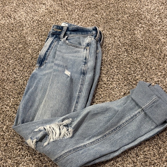 Hollister curvy ultra high rise mom jean - Picture 2 of 5